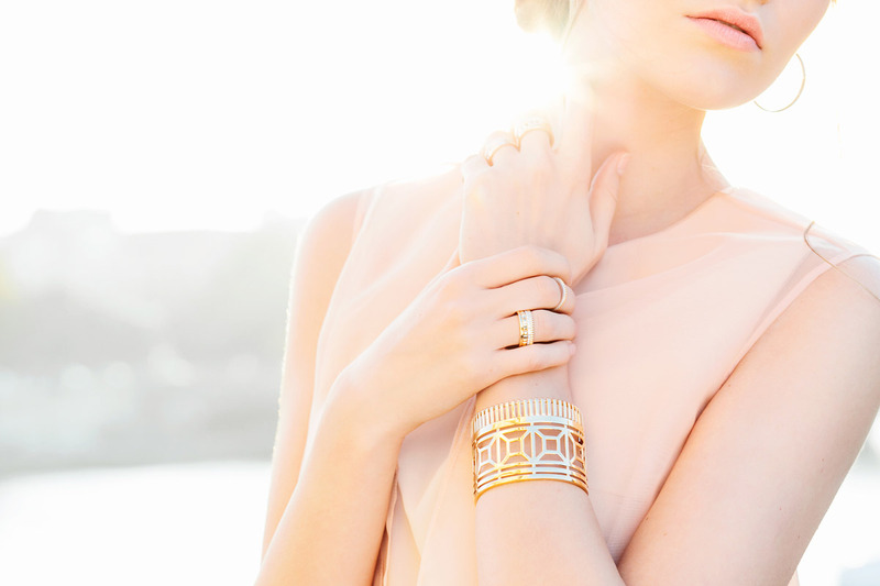 部落客Carin Olsson配戴BOUCHERON經典的QUATRE Radiant系列珠寶。